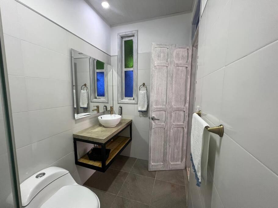 Nueva En San Antonio Cali, La Casa De Tona Villa Exteriör bild